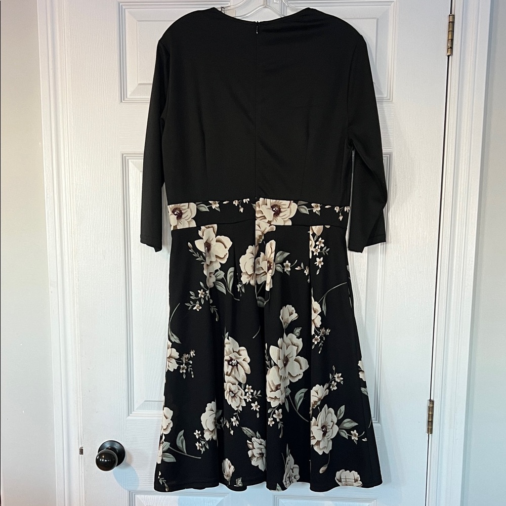 Chic Black Floral Long Sleeve Dress - Picture 3 of 4